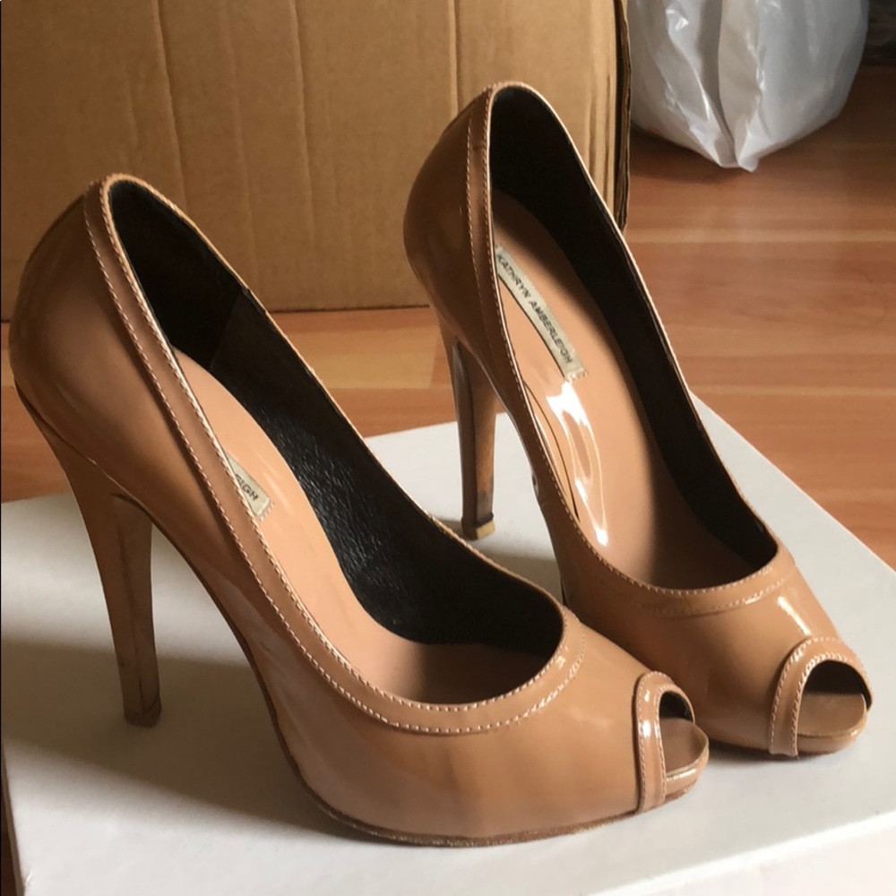 Kathryn Amberleigh - patent nude peep toe sz36